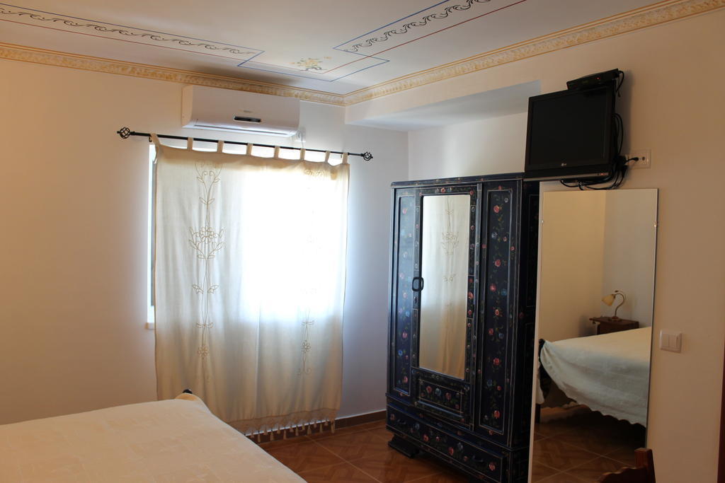"O Viajante" Low Cost Hotel Estremoz Bagian luar foto