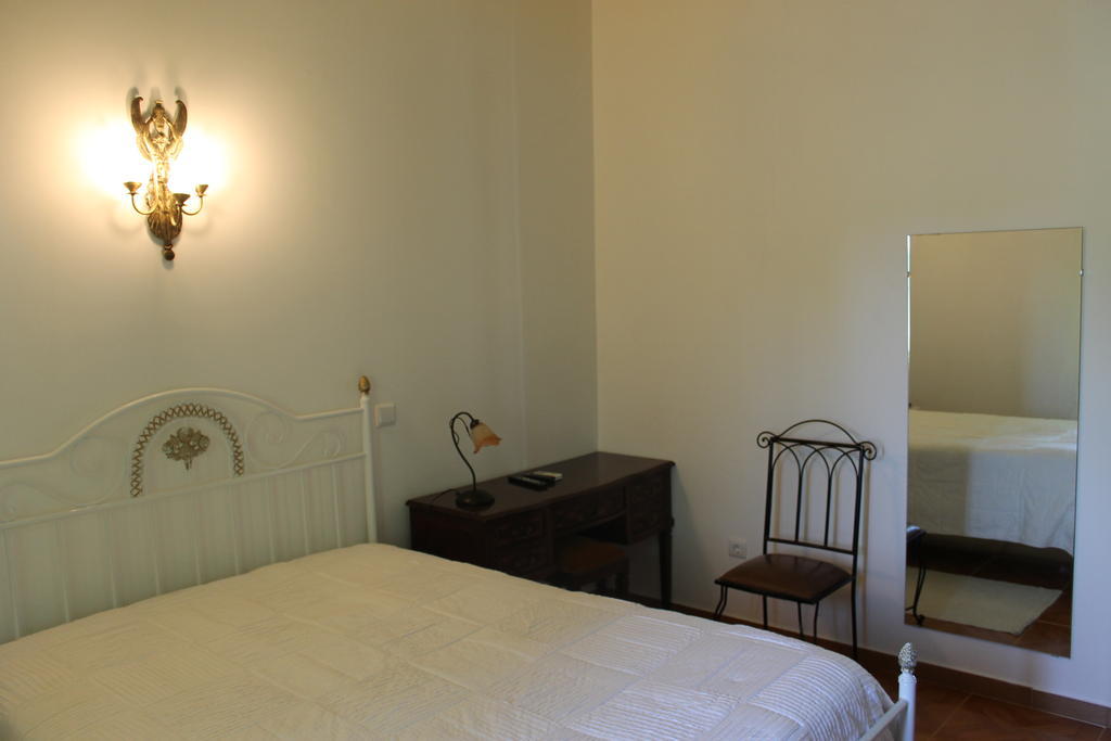 "O Viajante" Low Cost Hotel Estremoz Bagian luar foto