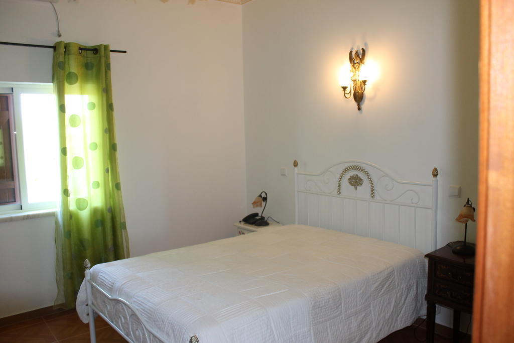"O Viajante" Low Cost Hotel Estremoz Bagian luar foto