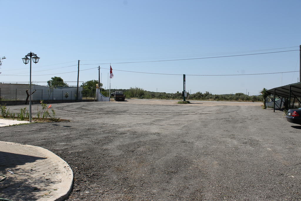 "O Viajante" Low Cost Hotel Estremoz Bagian luar foto