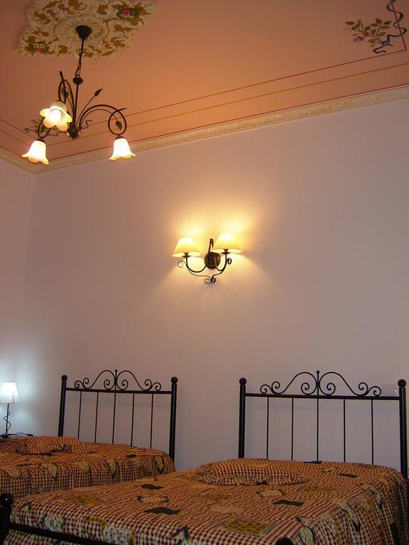 "O Viajante" Low Cost Hotel Estremoz Ruang foto