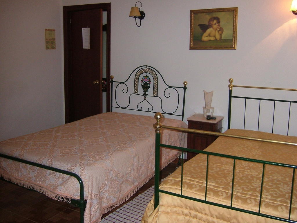 "O Viajante" Low Cost Hotel Estremoz Ruang foto