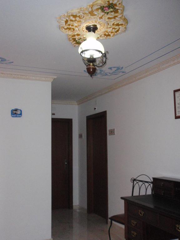 "O Viajante" Low Cost Hotel Estremoz Bagian luar foto