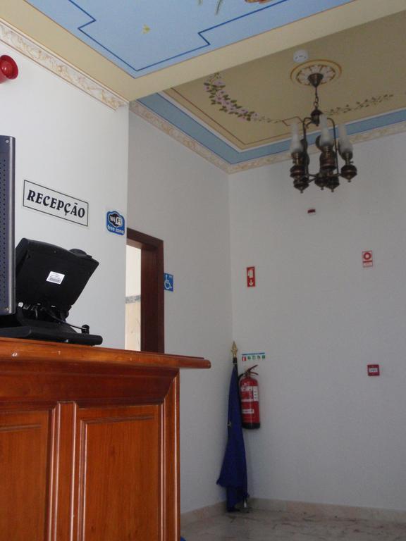 "O Viajante" Low Cost Hotel Estremoz Bagian luar foto